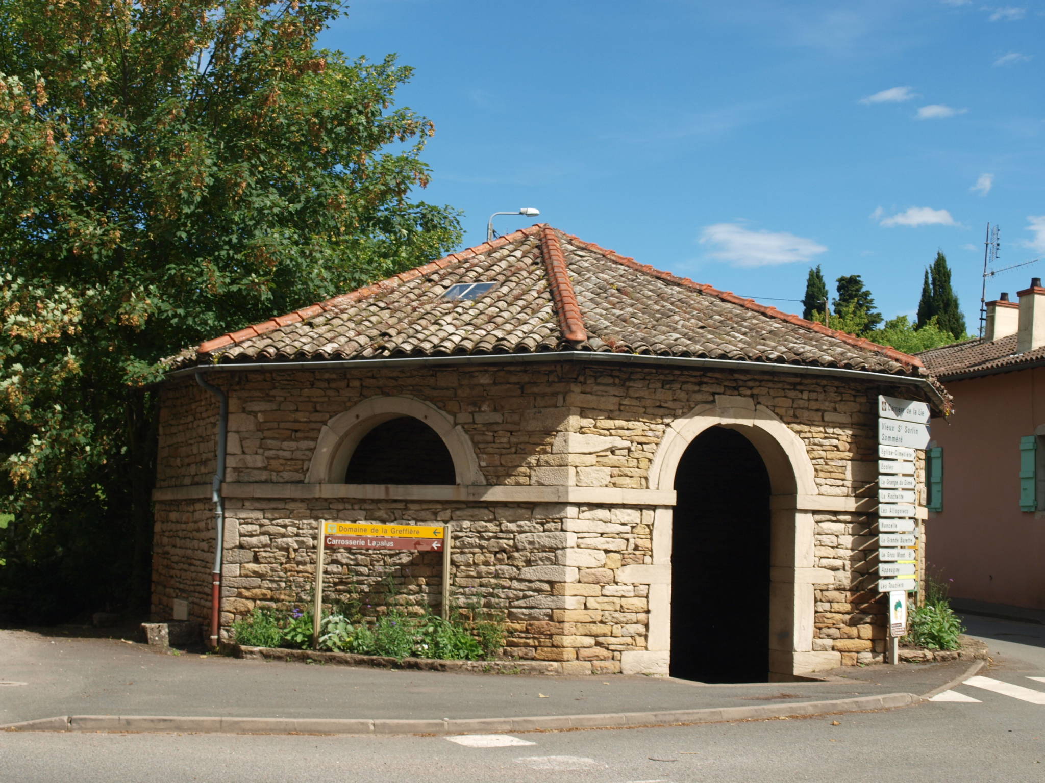 Présentation du village Site officiel de la Mairie de la Roche Vineuse